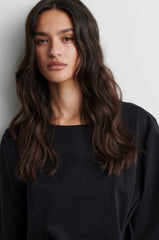 Second Female Arkai Drape Damen Top Schwarz mit Rundhalsausschnitt und kurzen Ärmeln