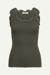 Top in olivegrün mit Spitze am Ausschnitt von Rosemunde Copenhagen im youmee.market bern