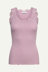 Top in altrosa mit Spitze am Ausschnitt von Rosemunde Copenhagen im youmee.market bern