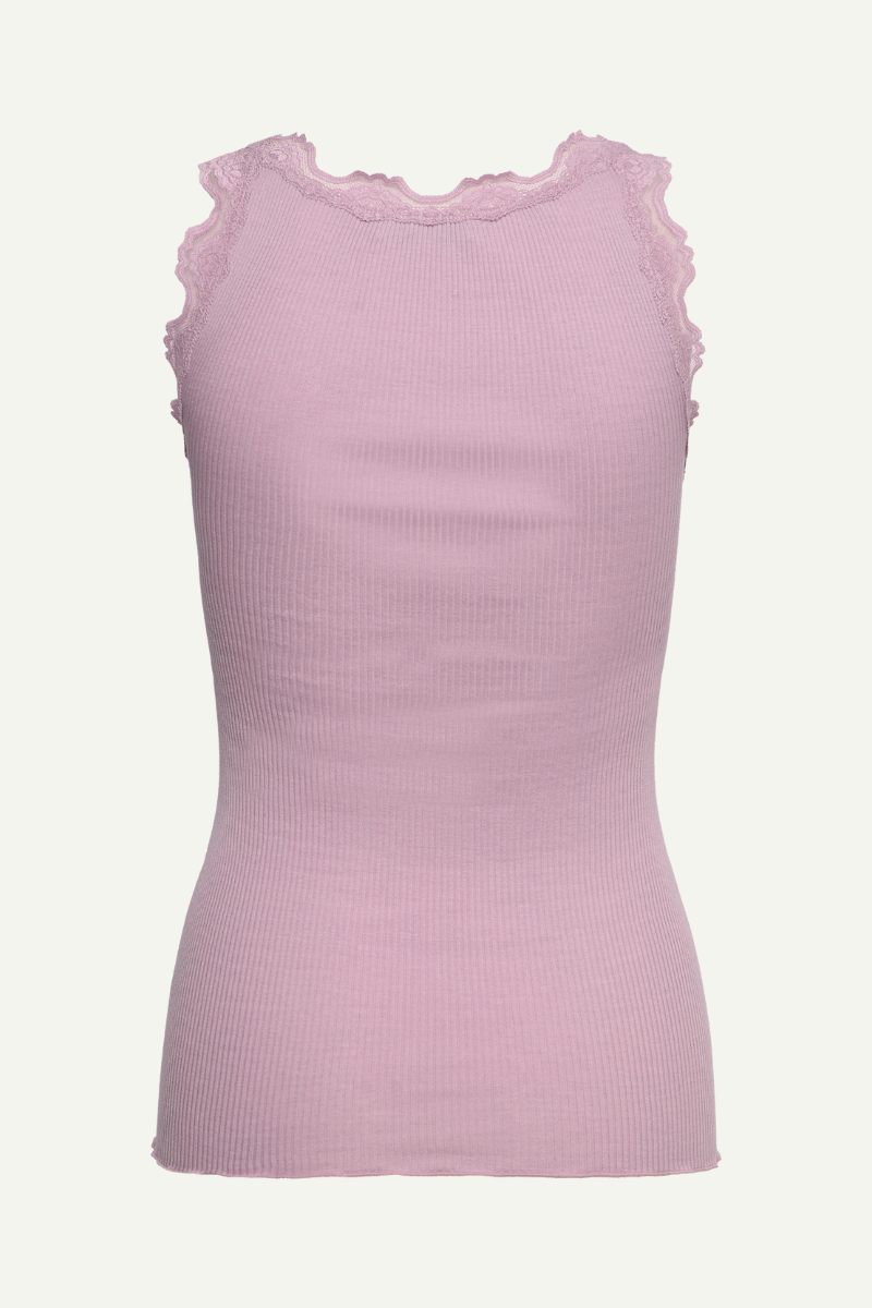 Top in altrosa mit Spitze am Ausschnitt von Rosemunde Copenhagen im youmee.market bern