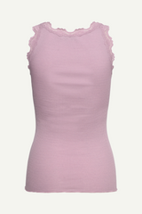 Top in altrosa mit Spitze am Ausschnitt von Rosemunde Copenhagen im youmee.market bern