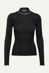 Longsleeve mit Rollkragen in schwarz mit Spitze an Ärmeln und am Kragen von Rosemunde Copenhagen im youmee.market bern