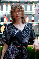 Bluse Daisys Flowers Black