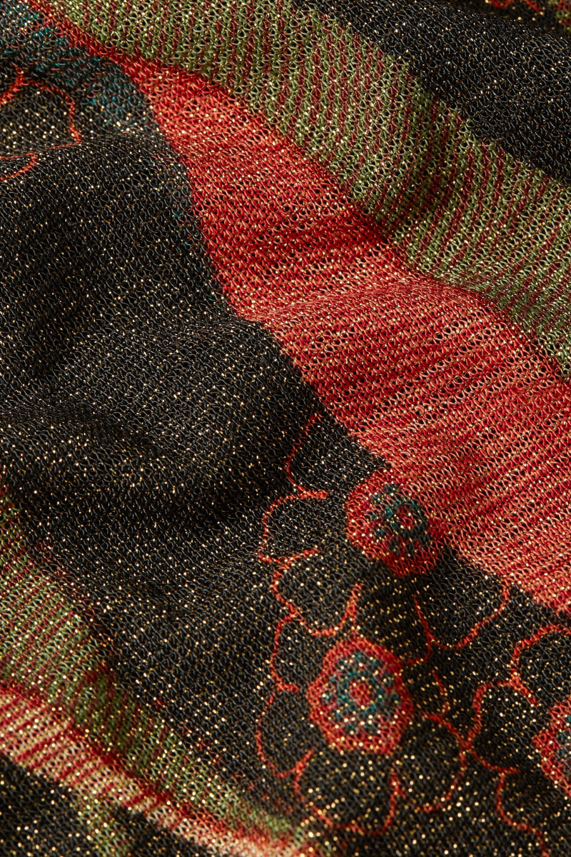 Detailaufnahme eines Retro-inspirierten Stoffes mit floralem Muster