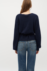 Wickelpulli getragen von Frau in dunkelblau von mbyM im youmee.market in Bern