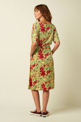 Leichtes Sommerkleid mit Blumenmuster in rot und grün von King Louie im Youmee.market Bern