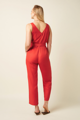 Roter Jumpsuit Einteiler mit V-Ausschnitt von King Louie für Frühling und Sommer 2026 im Youmee.market Bern