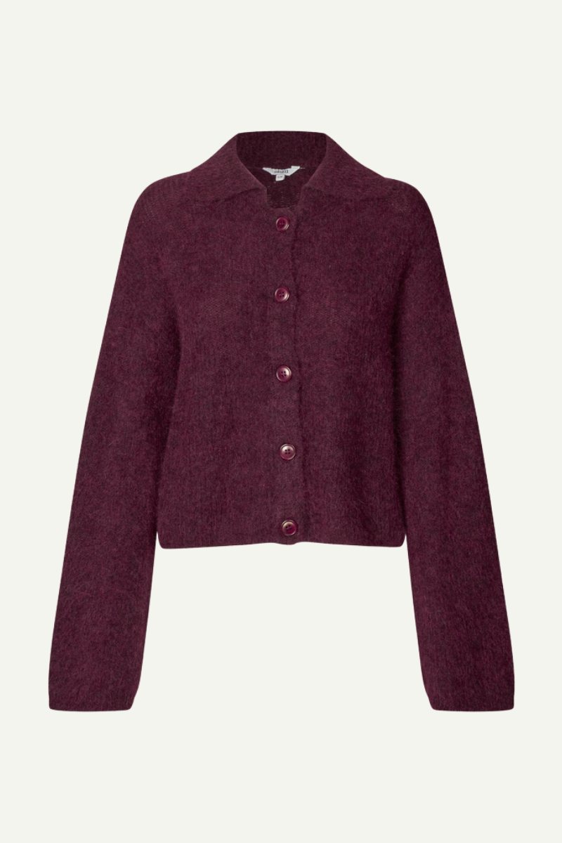 Strickjacke mit Knöpfen in bordeauxrot von mbyM im youmee.market in Bern