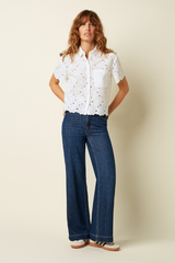 Bestickte Kurzarmbluse für den Sommer in Weiss von King Louie im Youmee.market Bern