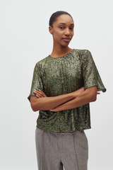 Pailletten Bluse kurzärmelig getragen von Frau in grün im youmee.market in Bern