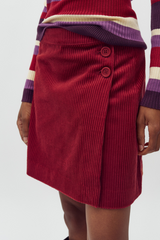 Manchester-Jupe Cord-Minirock von Frau getragen in rot von MbyM im youmee.market in Bern