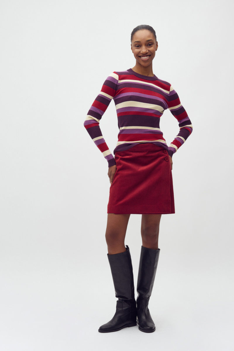 Manchester-Jupe Cord-Minirock von Frau getragen in rot von MbyM im youmee.market in Bern