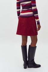 Manchester-Jupe Cord-Minirock von Frau getragen in rot von MbyM im youmee.market in Bern