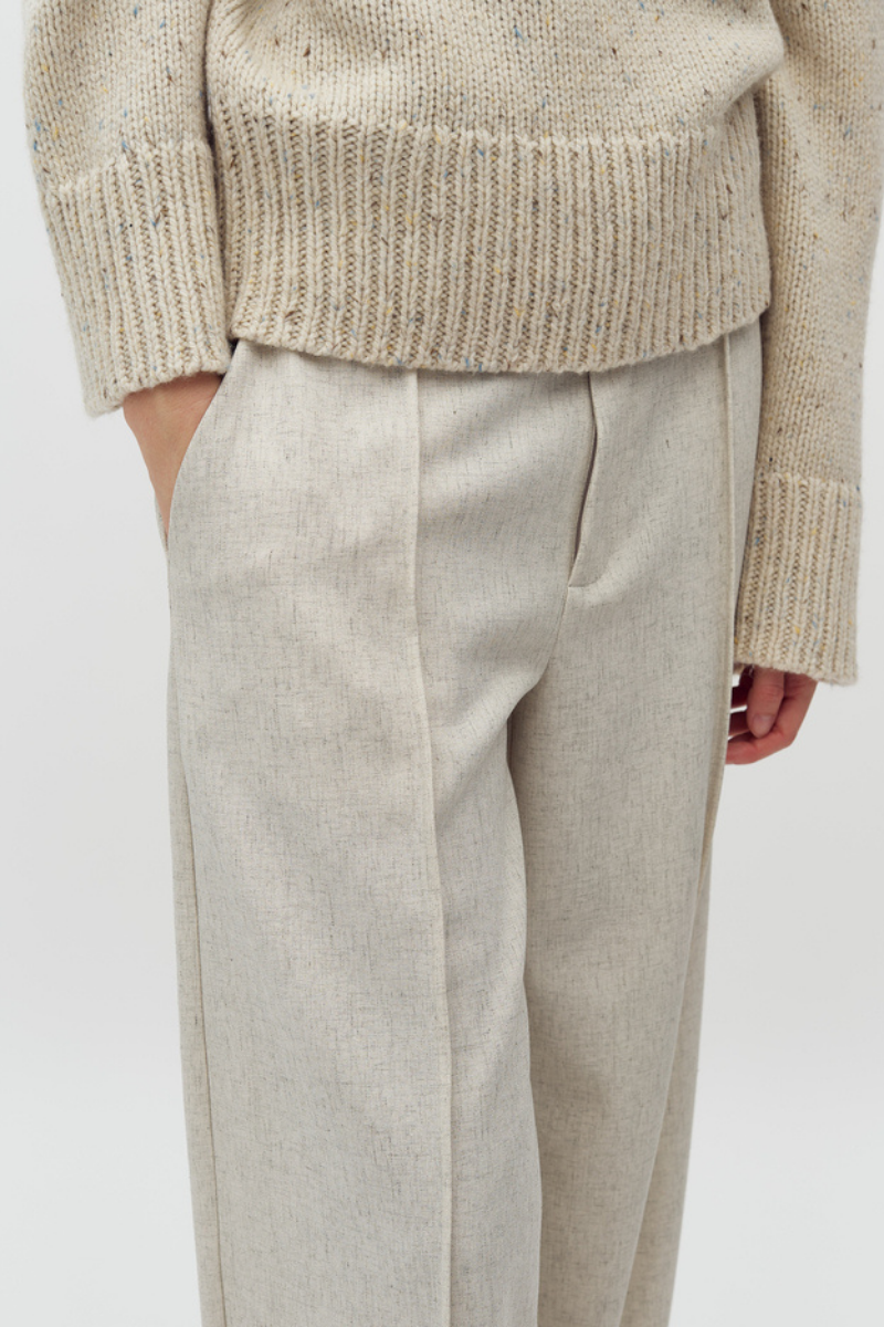 Ballonhose von Frau getragen in creme von MbyM im youmee.market in Bern