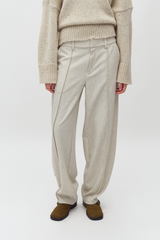 Ballonhose von Frau getragen in creme von MbyM im youmee.market in Bern