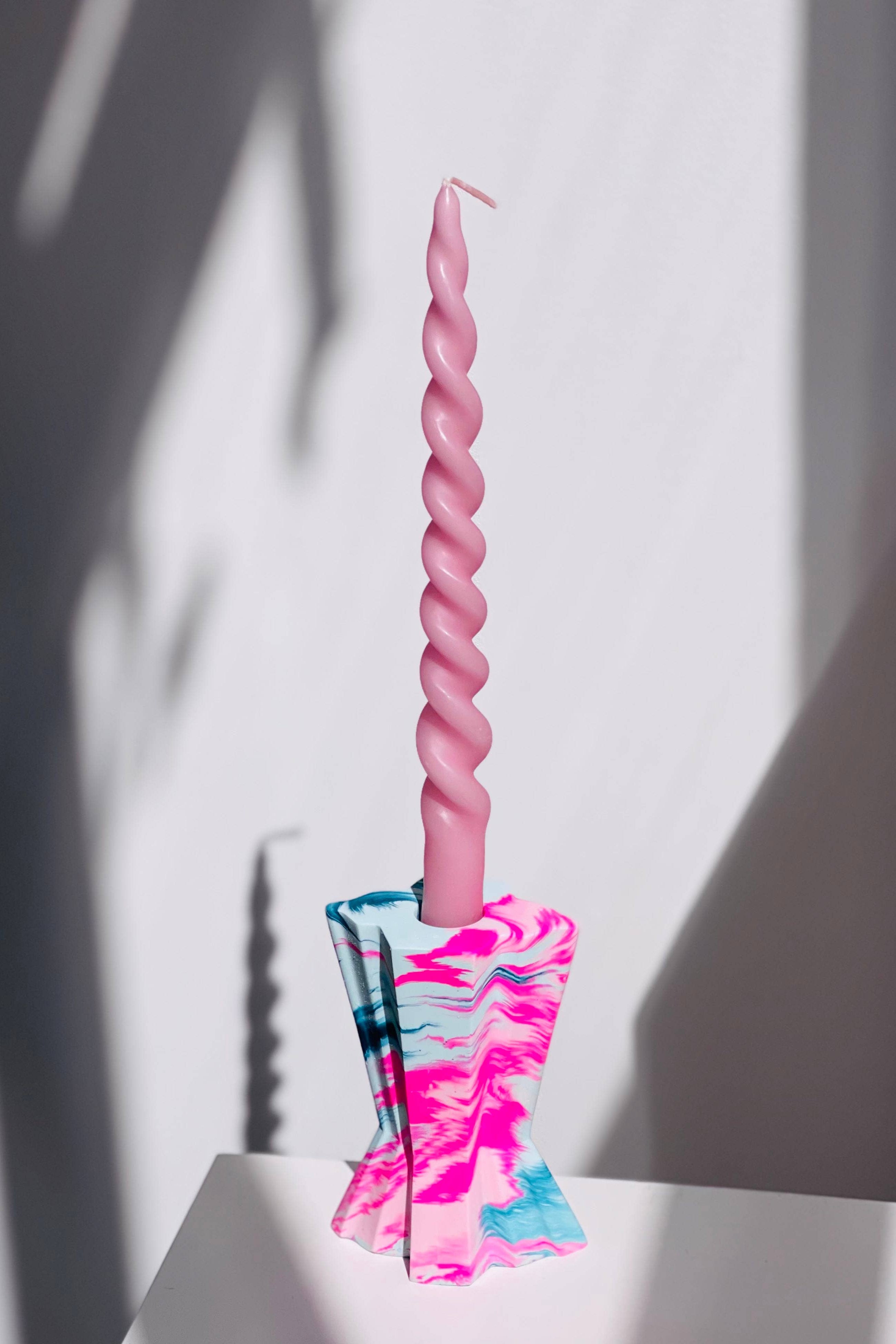 Jesmonit Kerzenständer in Mintgrün, Pink und Smaragdgrün von Misshandled im Youmee.market Bern