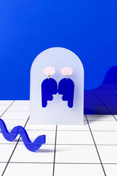 ohrschmuck von mimimono aus recyceltem acryl in blau und rosa und geometrischer form im youmee.market bern