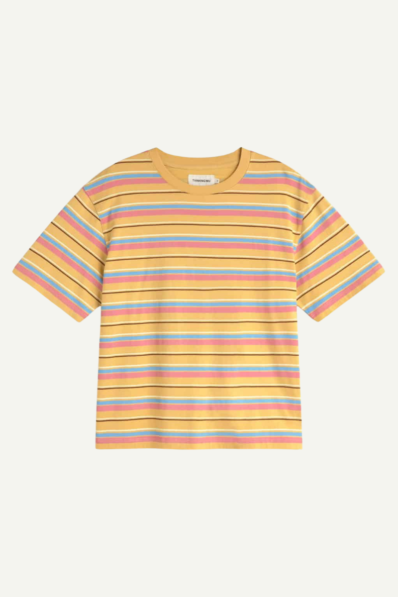 Thinking MU T-Shirt mit gelbem Grund und buntem Streifenmuster, Bio-Baumwolle, erhältlich bei Youmee.market Bern