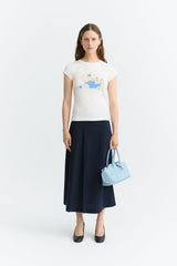 Thinking MU Mirna Damen T-Shirt aus Bio-Baumwolle kombiniert mit langem dunklem Rock – Youmee.market Schweiz