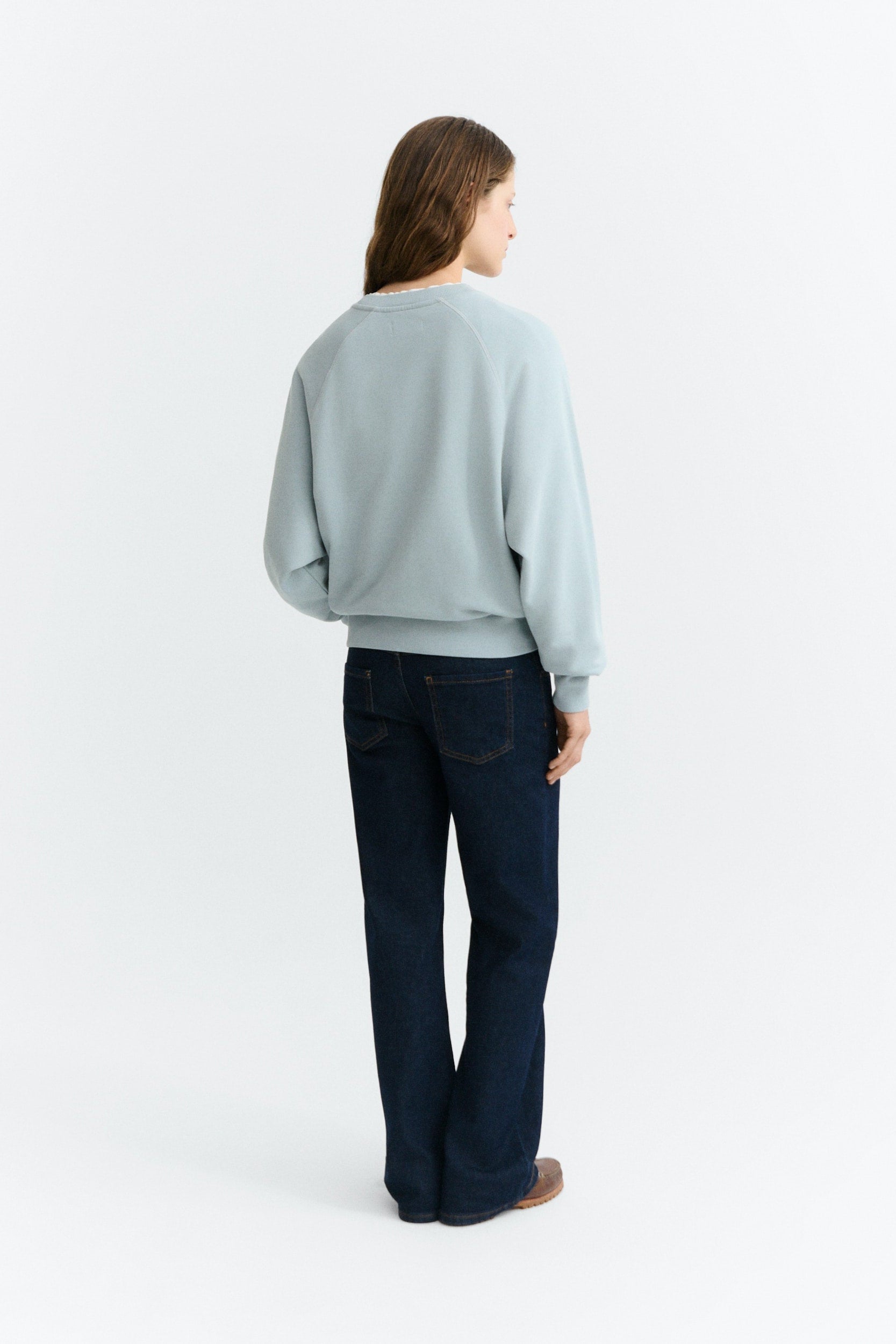 Thinking MU Bonnie Damen Sweatshirt in Hellblau aus Bio-Baumwolle Rückansicht – Youmee.market Schweiz