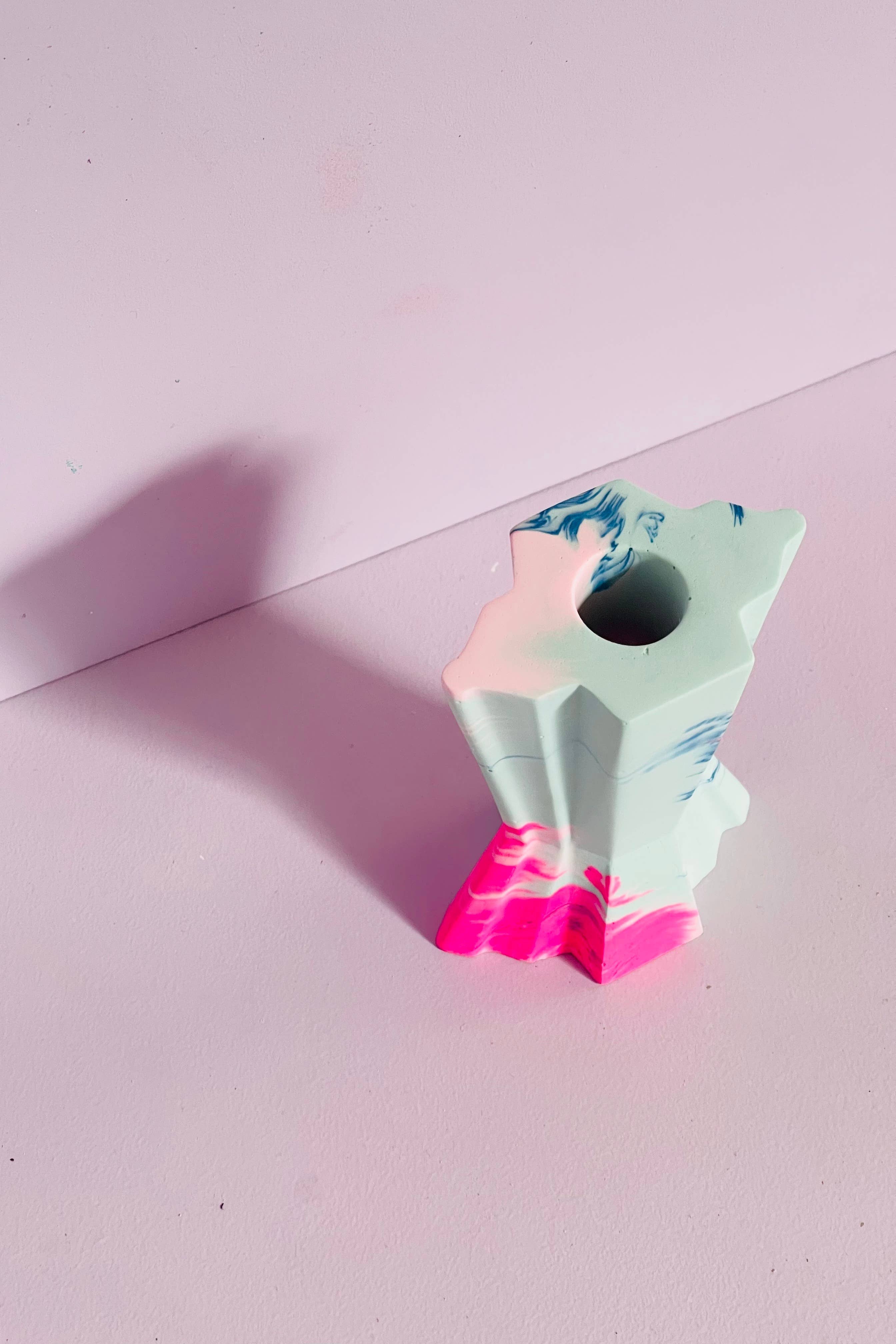 Jesmonit Kerzenständer in Mintgrün, Pink und Smaragdgrün von Misshandled im Youmee.market Bern