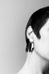 ohrschmuck von mimimono aus recyceltem acryl in blau und rosa und geometrischer form im youmee.market bern