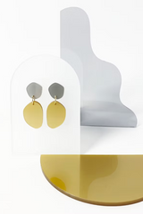 Ohrschmuck von mimimono aus recycelterm Acryl - geometrisch und minimalistisch in gold und silber. Erhältlich im Youmee.market Bern