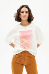 Daisies T-Shirt Snow White