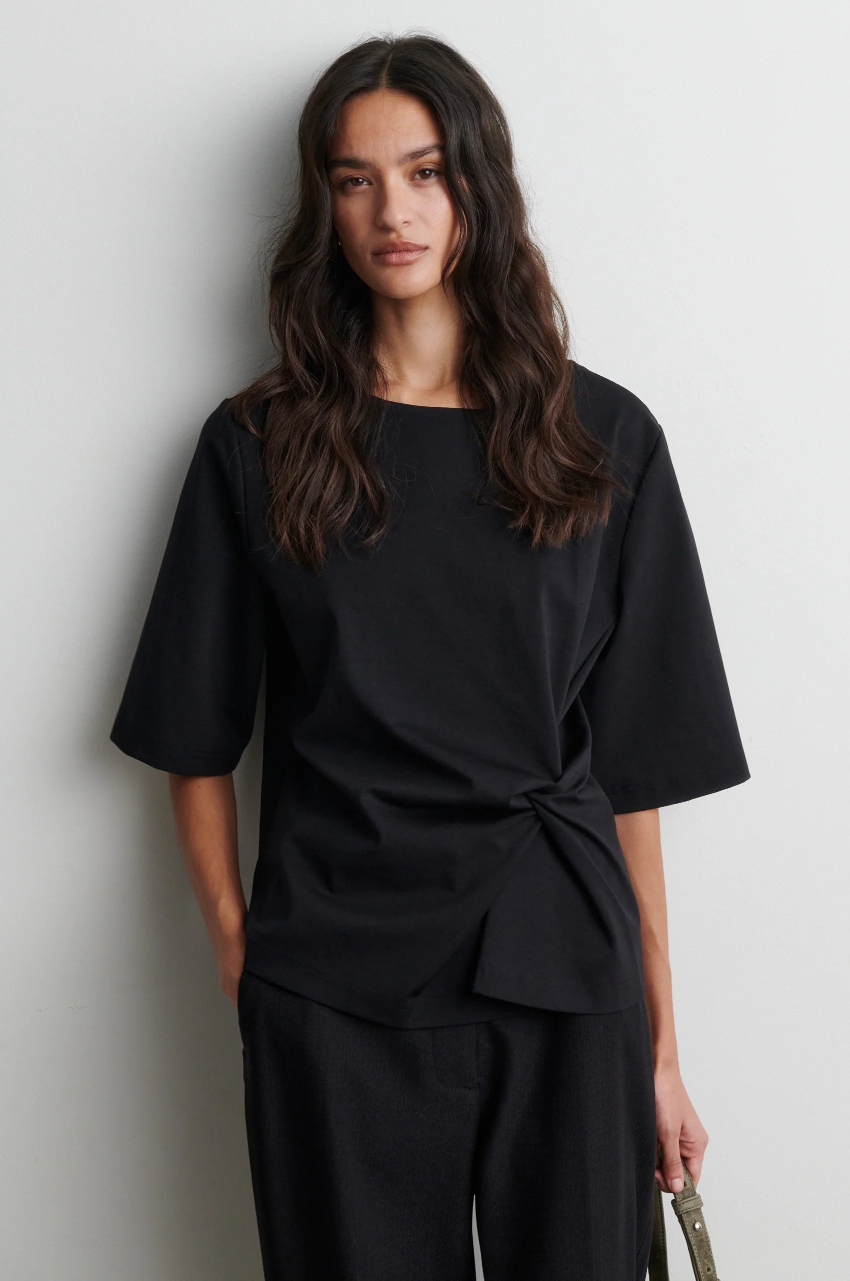 Second Female Arkai Drape Top Schwarz Damen mit asymmetrischer Drapierung – Youmee.market Schweiz