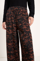 Hose Wide Print Animal Stripes Chocolate