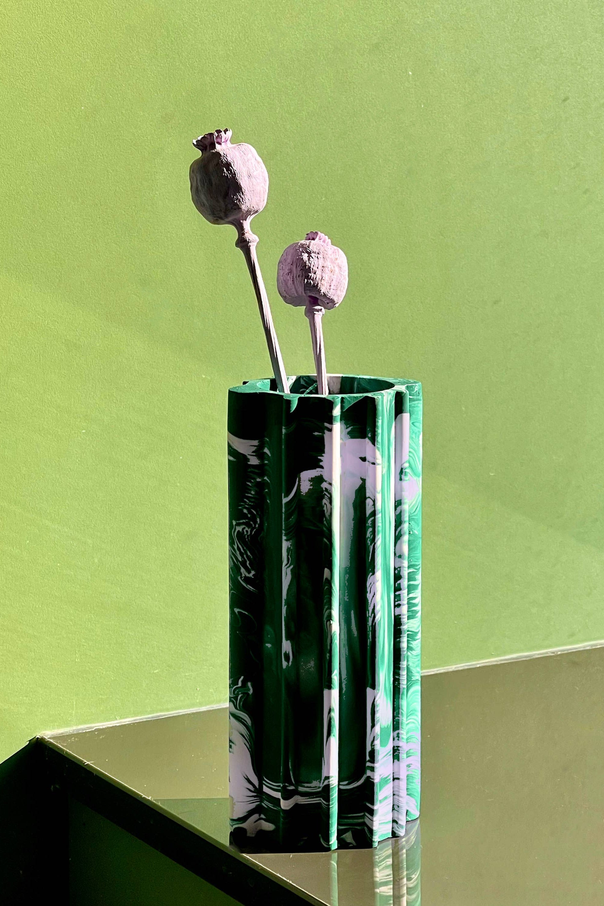 Jesmonit Vase in Grün und Lila von Misshandled im Youmee.market