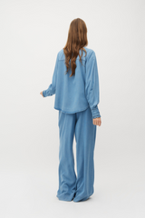 Leichte helle Jeans Palazzo Hose getragen von Frau von mbyM im youmee.market in Bern