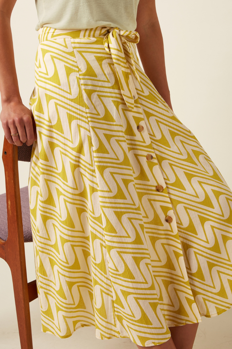 Leichter Sommerrock von King Louie in Gelb mit Bindegürtel und Knopfleiste