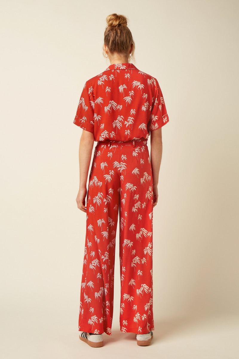 Kurzarm Bluse in Rot mit Palmenprint für den Sommer von King Louie im Youmee.market Bern