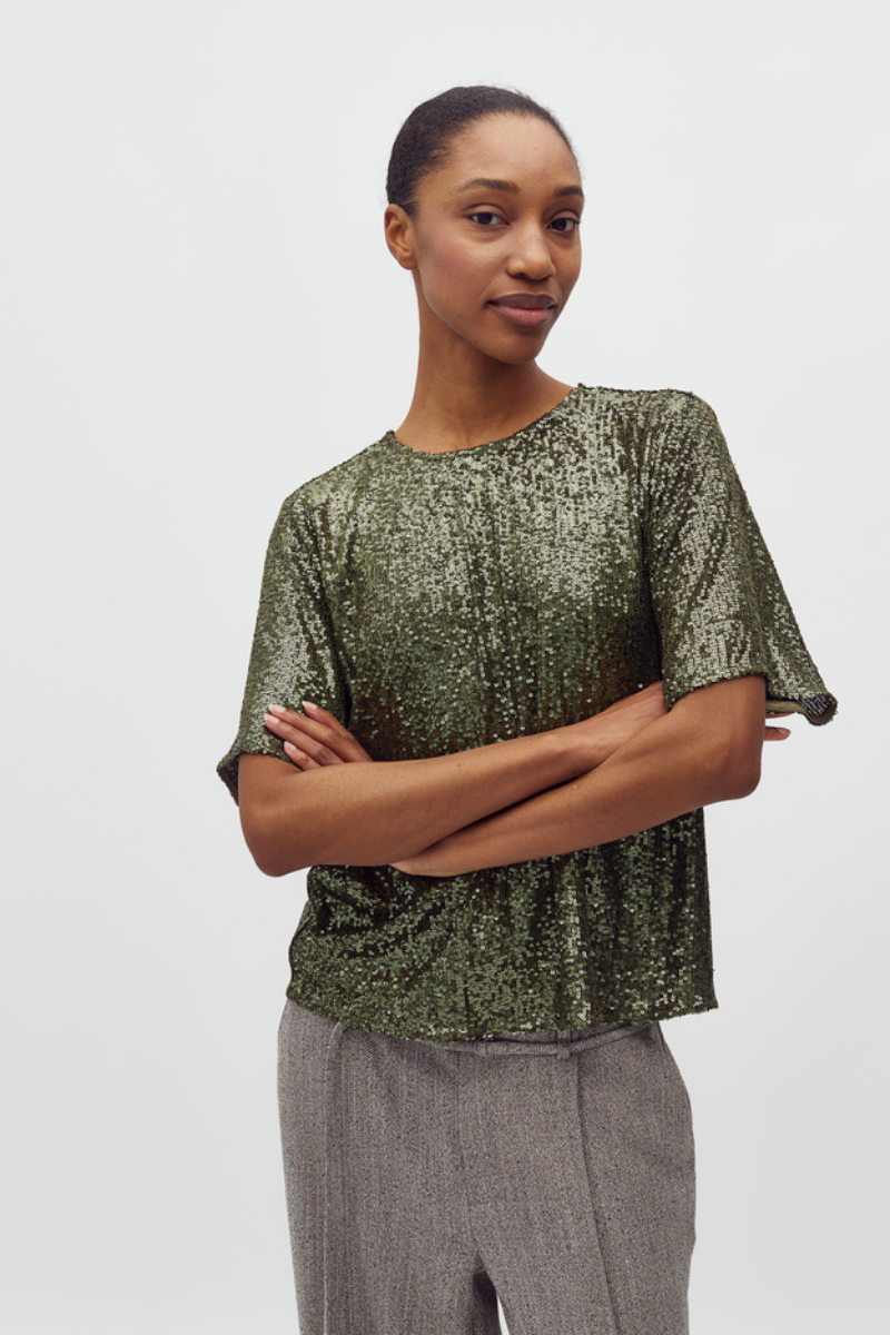 Pailletten Bluse kurzärmelig getragen von Frau in grün im youmee.market in Bern 