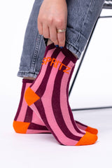 gestreifte socken mit text aperol bordeaux rosa und orange