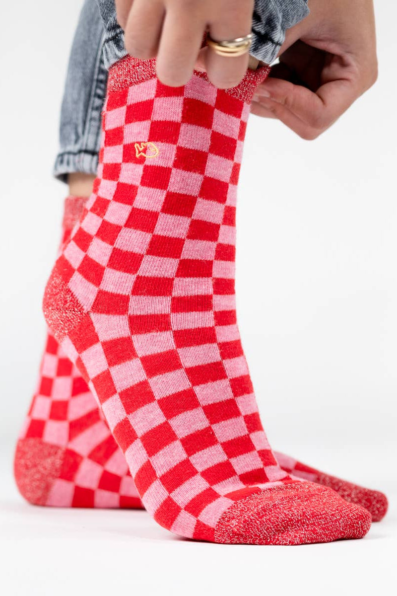 karierte socken rosa und rot
