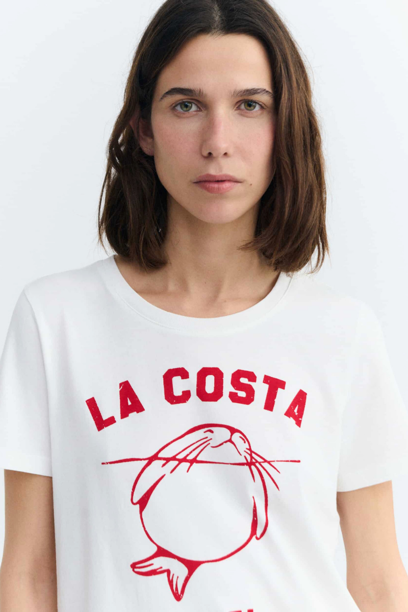 Thinking MU T-Shirt in Weiss mit rotem „La Costa Motel“-Print, aus Bio-Baumwolle, erhältlich bei Youmee.market Bern