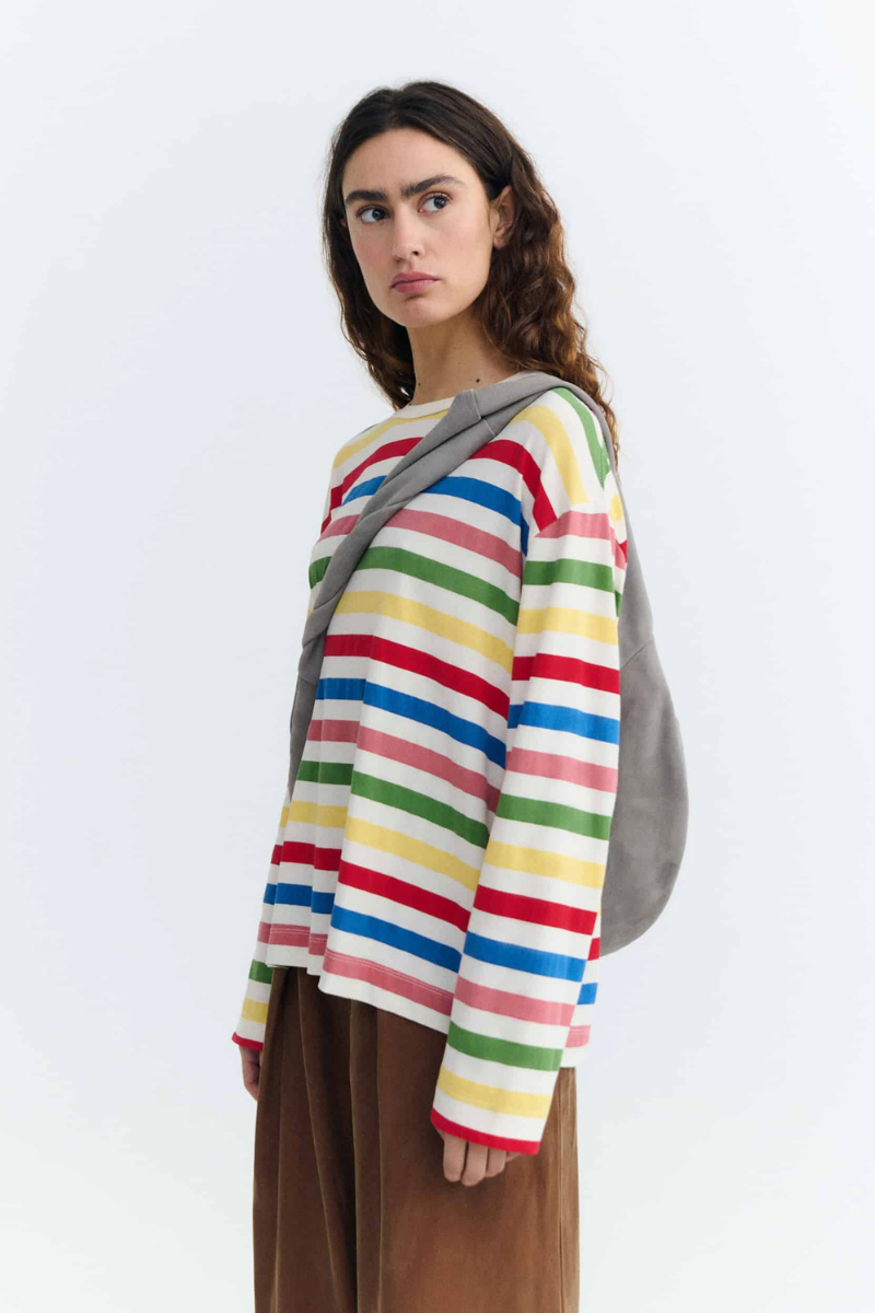 Thinking MU Langarmshirt Emily mit bunten Streifen auf naturfarbenem Grund, aus Bio-Baumwolle, erhältlich bei Youmee.market Bern