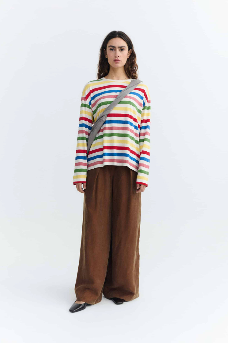 Thinking MU Langarmshirt Emily mit bunten Streifen auf naturfarbenem Grund, aus Bio-Baumwolle, erhältlich bei Youmee.market Bern