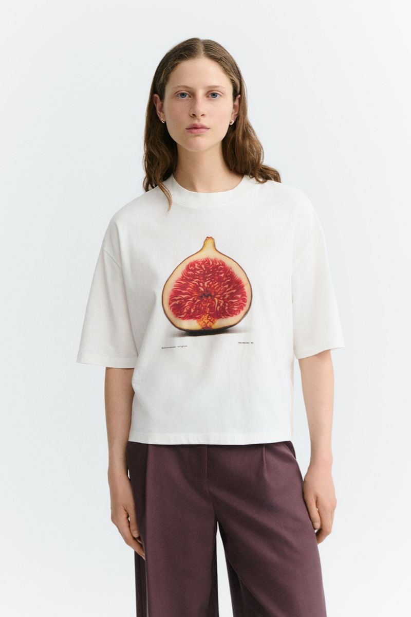 Thinking MU Lena Figa Damen T-Shirt in Weiss aus Bio-Baumwolle mit Feigen-Print – Youmee.market Schweiz