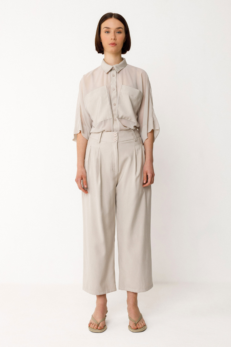 beige, locker geschnittene Boyfriend-Hemd von SKFK im Safaris Style im Youmee.market Bern