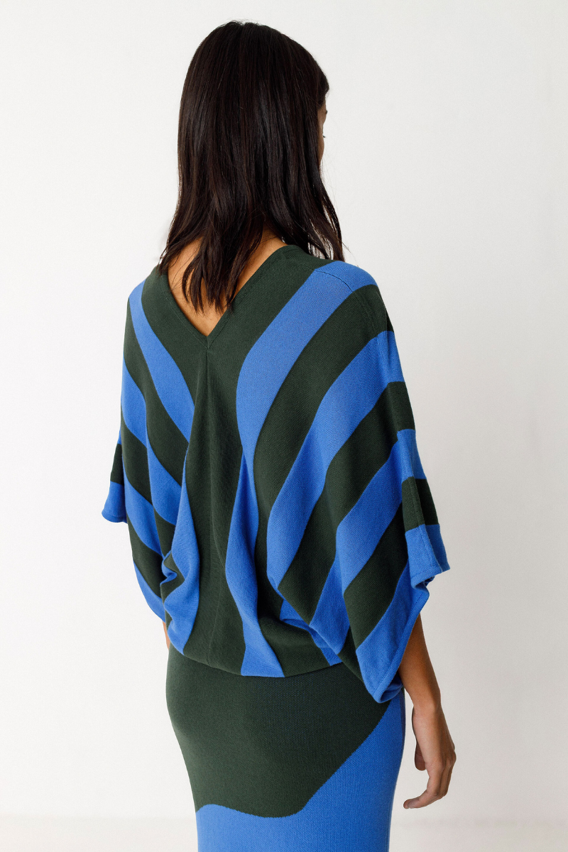 Zweifarbiger Damenpullover mit V-Ausschnitt und Kimonoärmeln aus Bio-Baumwolle – erhältlich bei Youmee.market Schweiz.