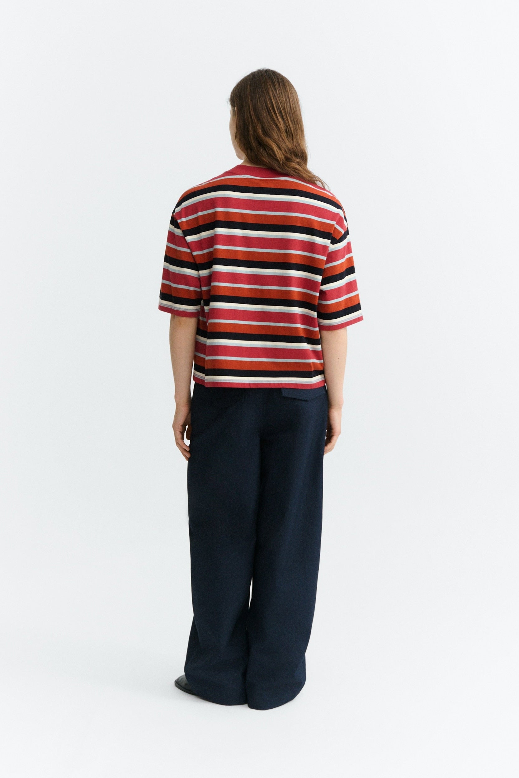 Thinking MU Lena Kiki Stripes T-Shirt Damen Rückansicht mit horizontalem Streifenmuster