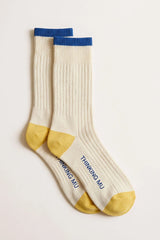 Thinking MU Axel Socken Ecru aus Bio-Baumwolle mit blauen und gelben Details – Youmee.market Schweiz