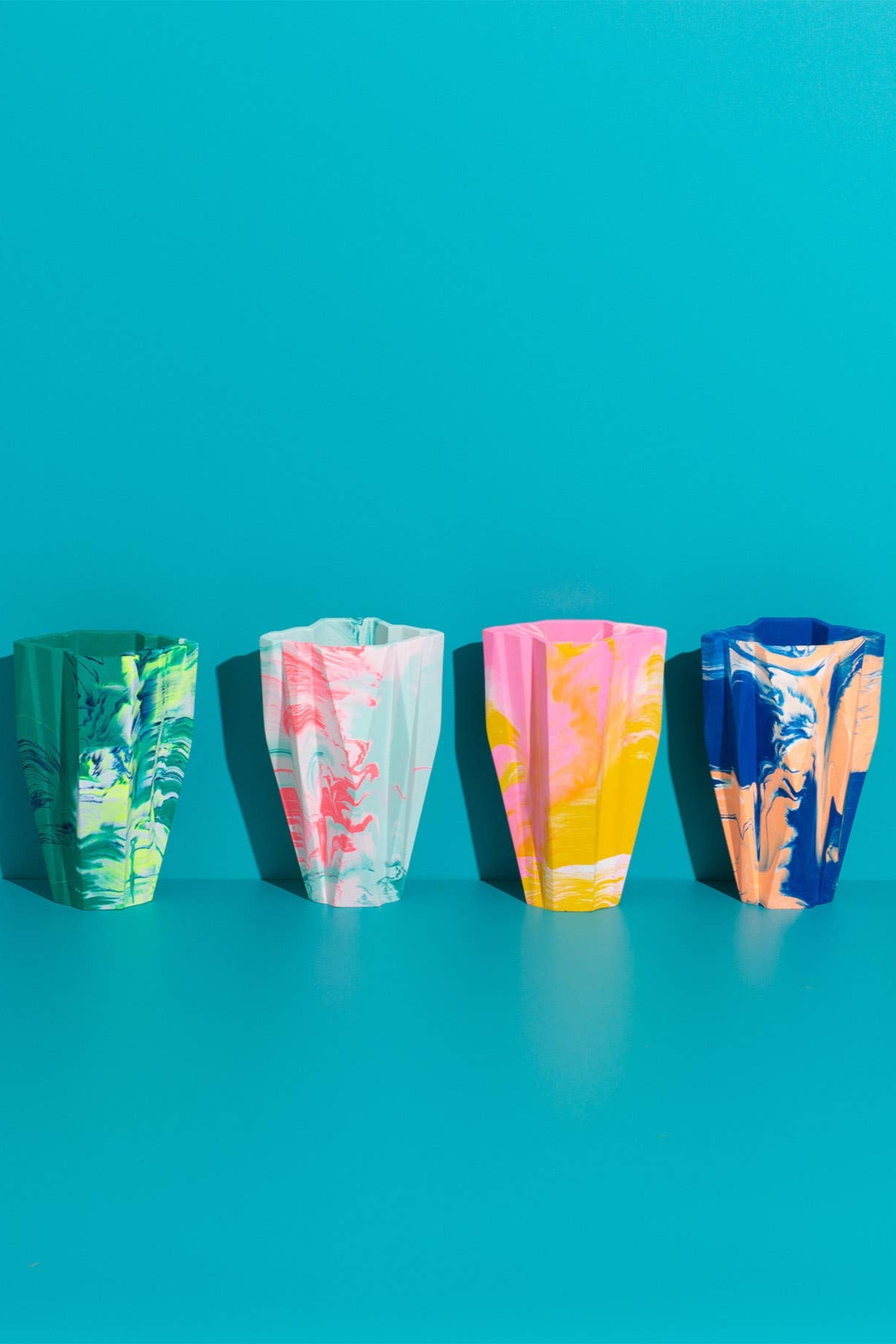 Jesmonit Vase in Smaragdgrün und Gelb von Misshandled im Youmee.market in Bern