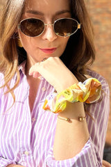 Scrunchie LÉANA - Satin Flowers Ocker