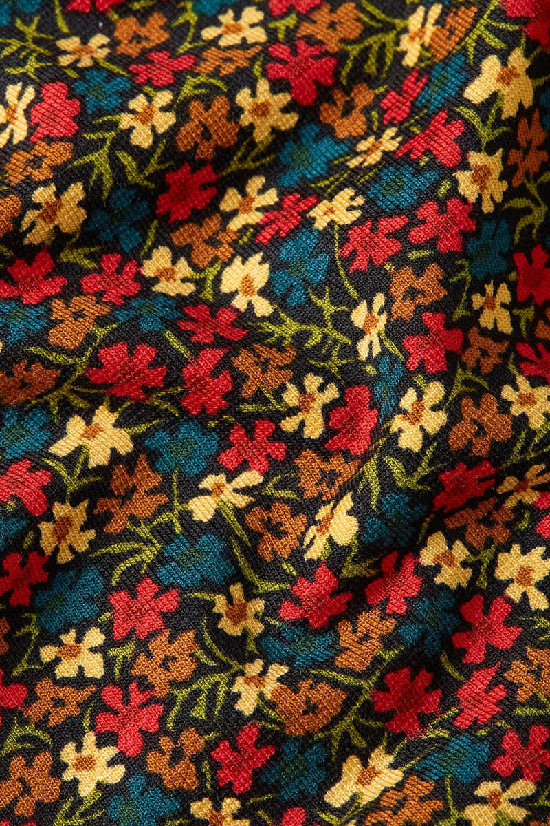 Viskose Stoff mit Blumenprint in Herbstfarben von King Louie im Retrostil