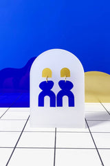 Ohrschmuck von mimimono in gold und blau aus recyceltem Acryl im Youmee.market Bern